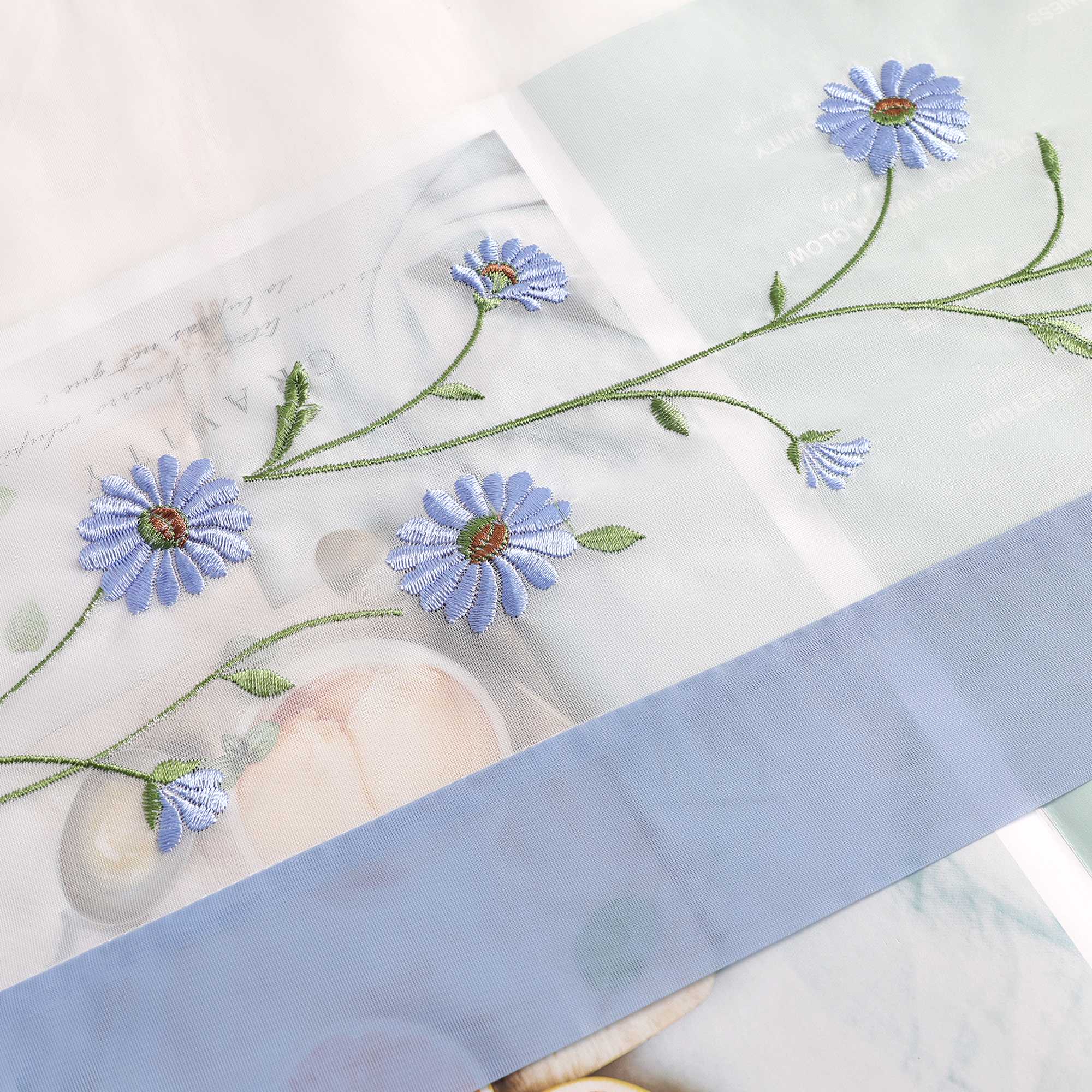 Scheibengardinen Bistrogardine Schlaufen Küche Gardinen Landhausstil Transparent Kurzstores mit kleiner Gänseblümchen-Stickerei - Joyswahl