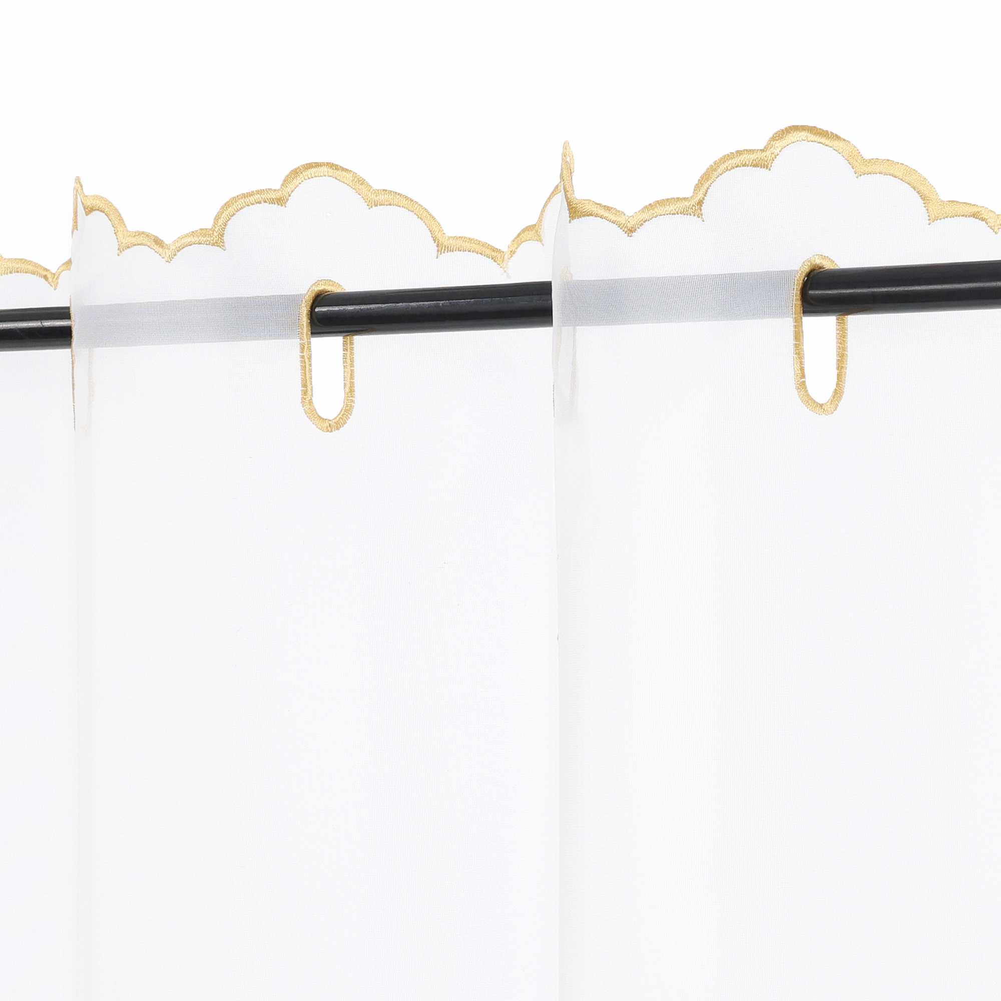 Die goldene Wellenkante ist sorgfältig genäht und verleiht dem Design eine elegante und festliche Note.